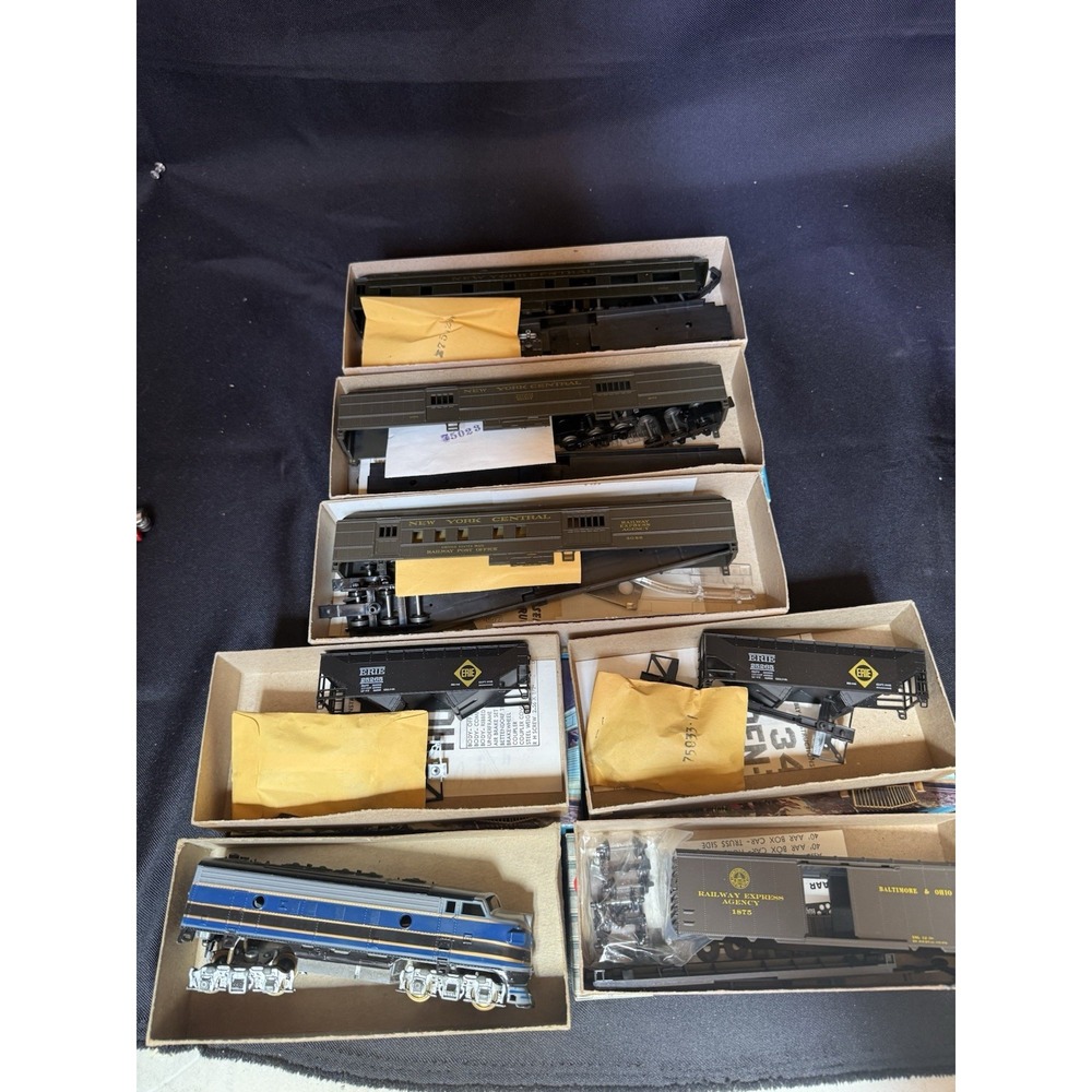 Athearn HO Scale NYC Passenger Cars Erie Hopper B&O Box Car Engine Set 1872